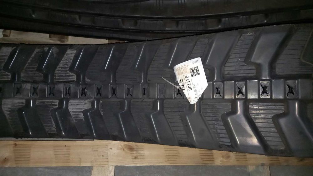 Гусениця гумова 300х52,5х78W 300/52.5/78W   333/R6176   400/K1929