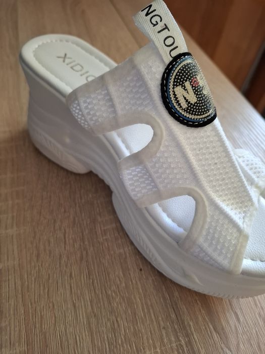 Жіночі літні шльопанці на танкетці