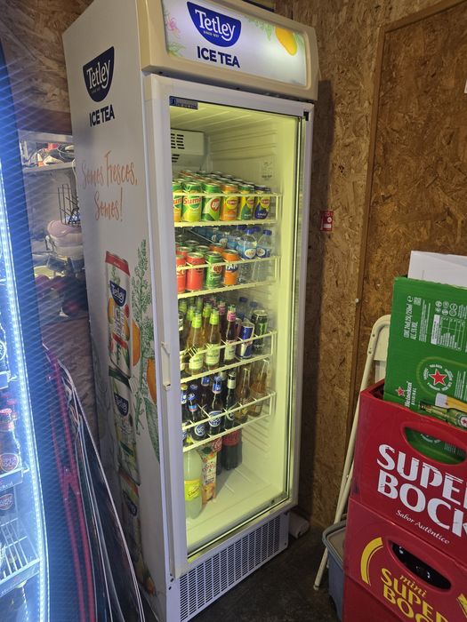 Vitrine refrigerada para bebidas
