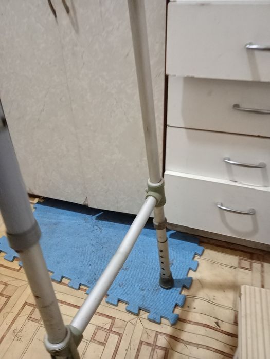 Ходунки для літніх або з інвалідністю людей