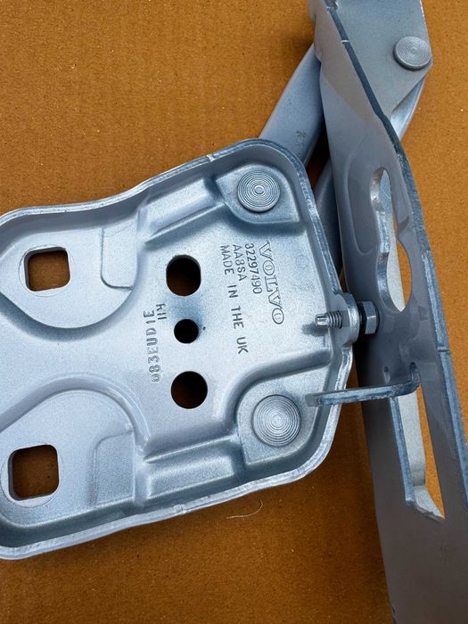 Zawias maski VOLVO XC40 oryginał 32297,489  32297,490