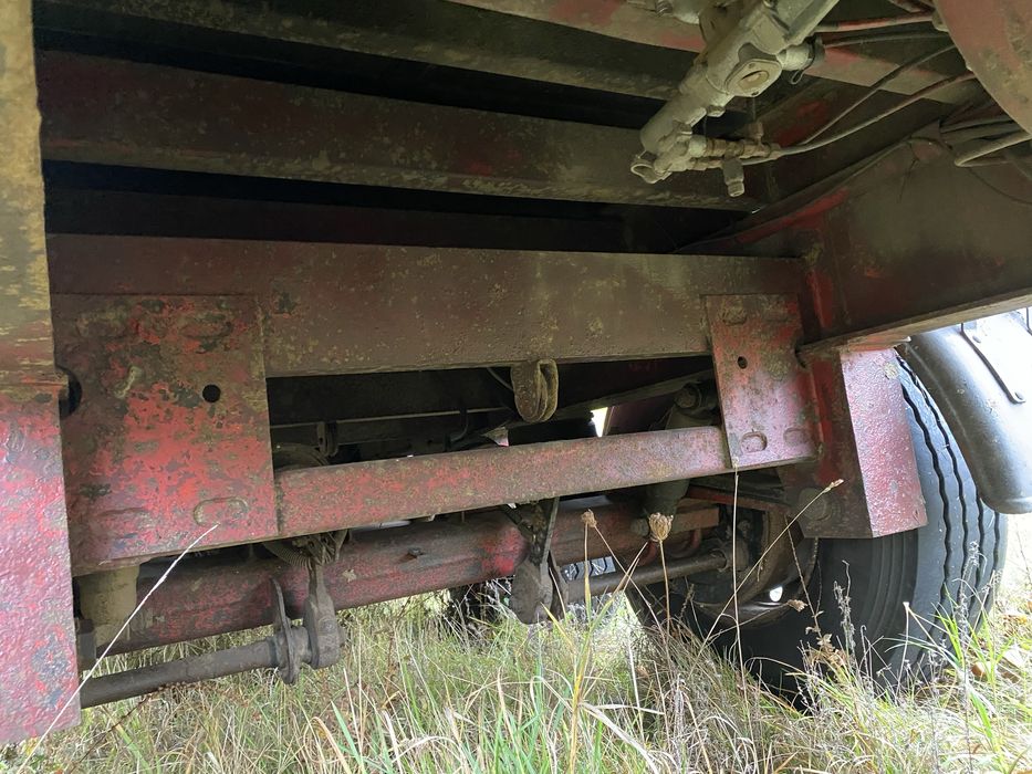 Напівпричіп-зерновоз контейнеровоз,на ходу можливий обмін,