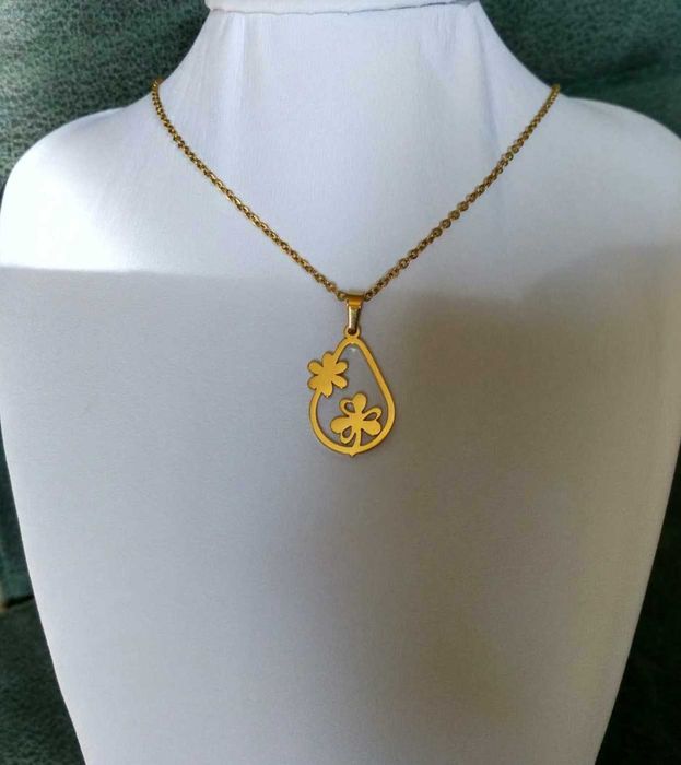 Colar Aço Dourado c/ Flores dentro de Oval NOVO