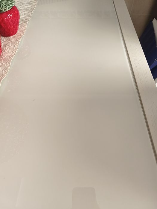 Mesa com base de vidro extensível e 6 cadeiras
