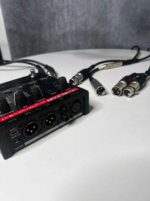 Efekt wokalno-gitarowy TC Helicon Harmony G XT, mikrofony i