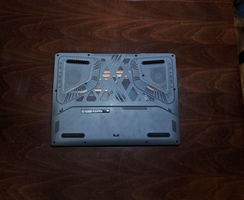 MSI SWORD 16 HX B14VFKG-1062PL + mata chłodząca MAD DOG