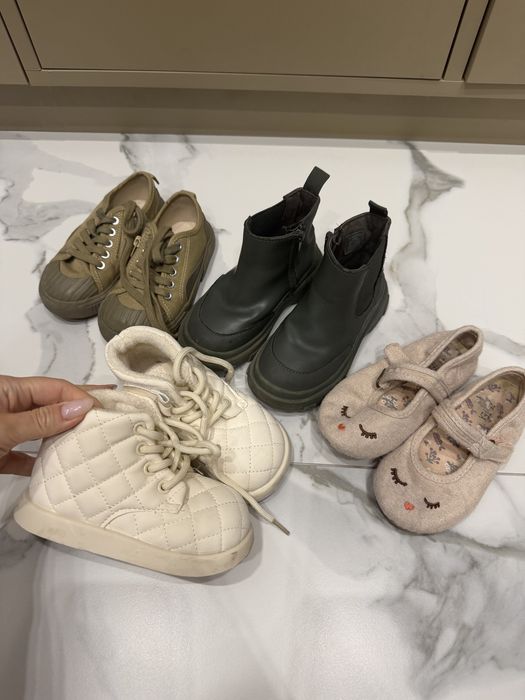 Лот взуття на дівчинку