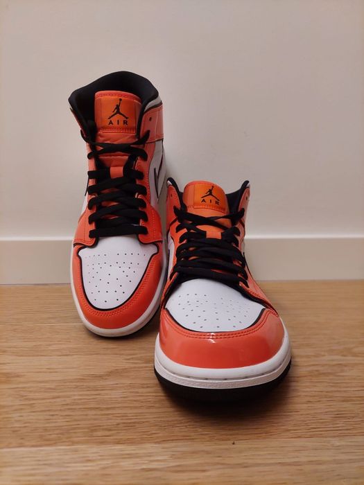 Air Jordan 1 Mid SE Turf Orange