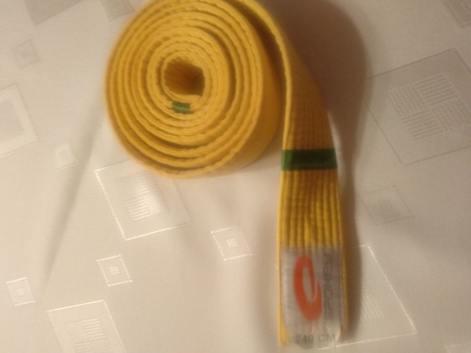 Żółty pas do sztuki walki np. Taekwondo