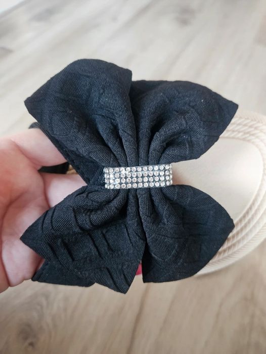 Nowe lekkie klapki z kokardką 39