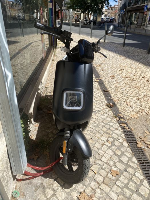 Moto elétrica em ótimo estado.