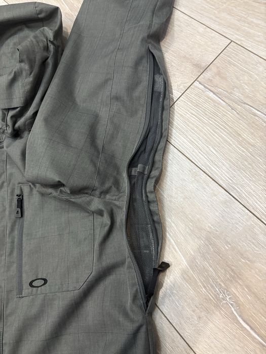 Куртка Oakley чоловіча M темно-сіра, лижна / сноубордична