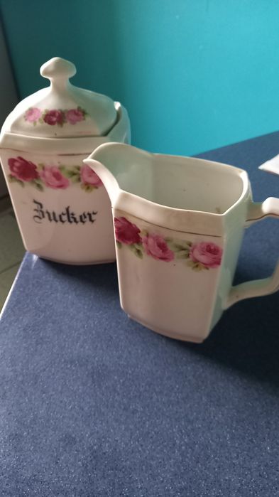 Porcelana    CT        na cukier i mlecznik starocie