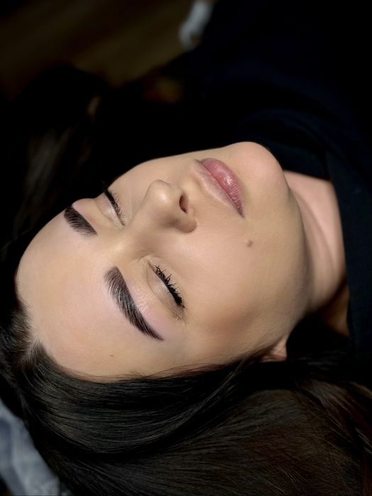 Laminacja brwi, henna pudrowa brwi, lifting rzęs, makijaż