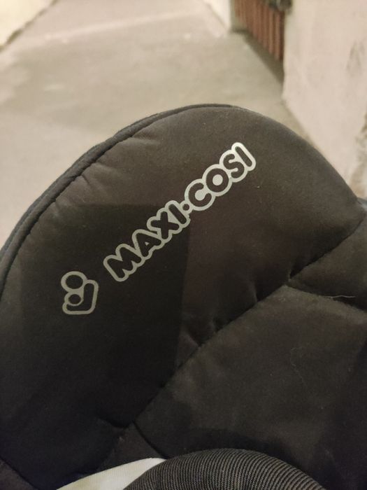 Oddam nosidło maxi Cosi bez bazy, z wkładką dla niemowlaka