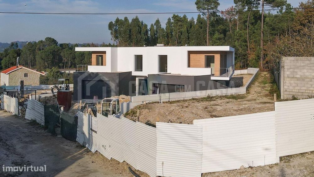 Moradia Geminada V3 em Rebordinho