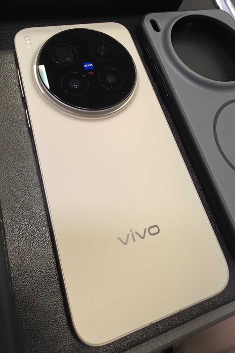 Telemóvel Vivo X300 Pro 16/512GB cor Dune Brown impecável como novo
