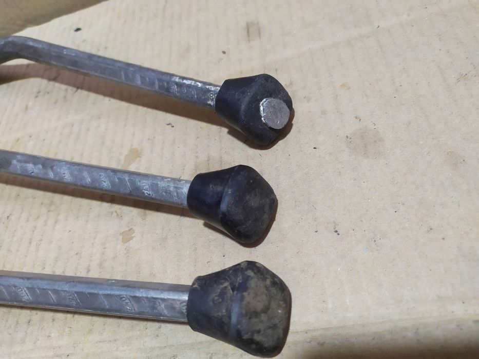 Подножка под 28 колесо с колпачком