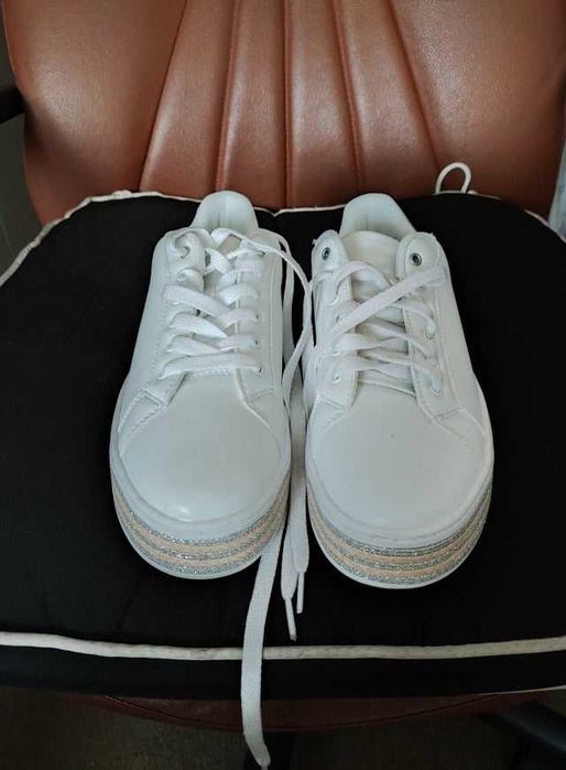 białe buty r. 40