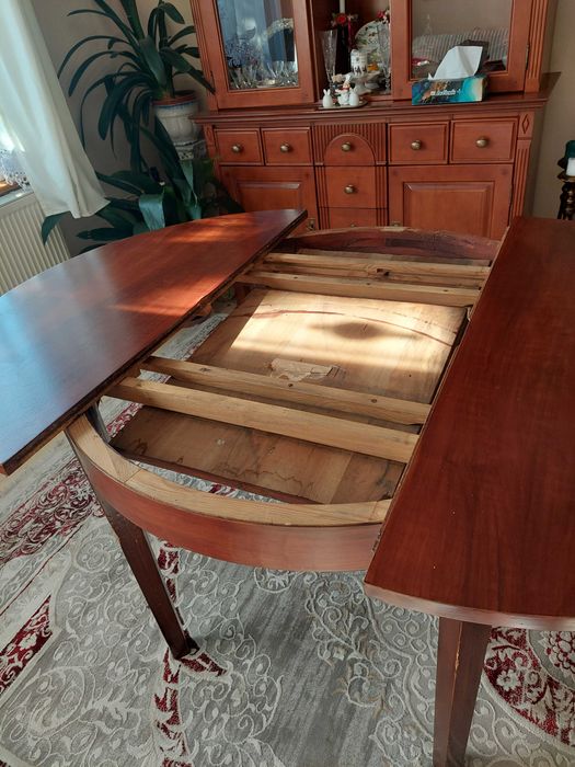 Stół drewniany owalny