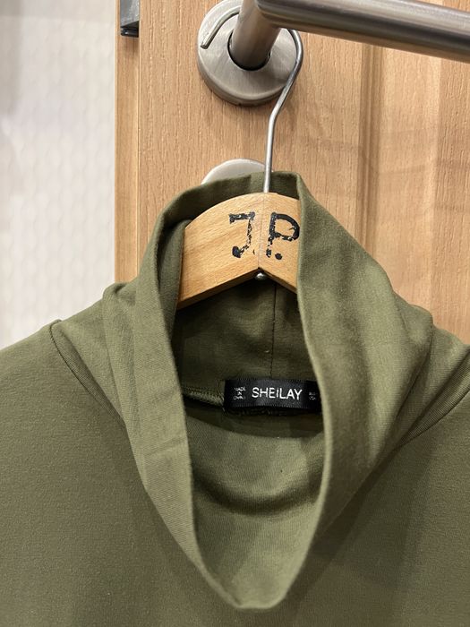 Zielona khaki sukienka z golfem rozmiar M Sheilay