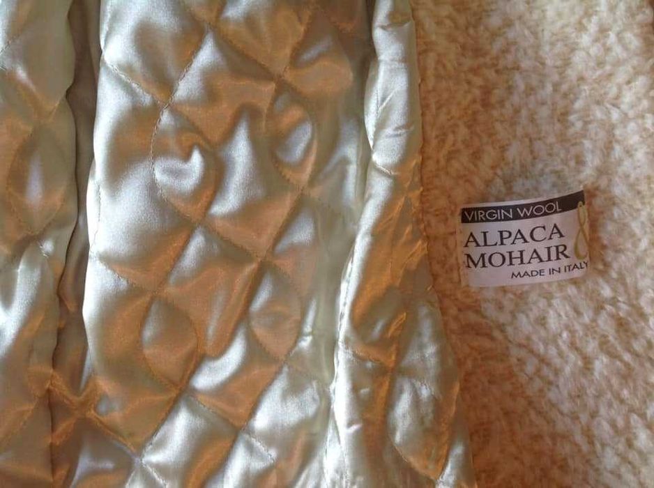 Полупальто букле . Лама .Италия