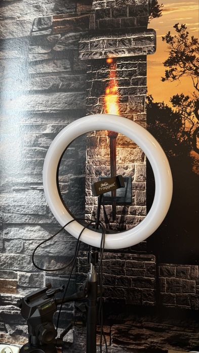 Tytuł: Lampa pierścieniowa LED Frogiex ze statywem i uchwytem na telefon