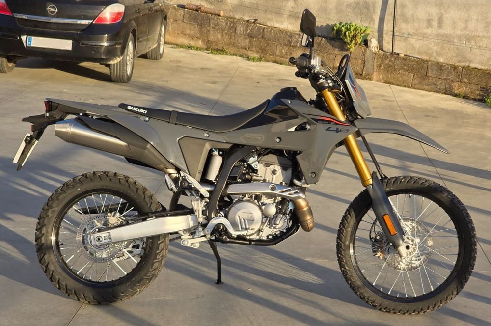 Suzuki DR-Z4S  2025