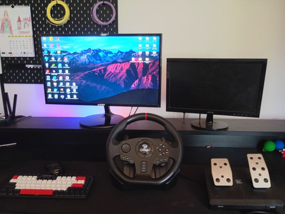 Komputer gamingowy  + myszka klawiatura monitor słuchawki kierownica