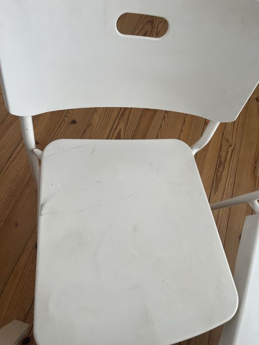 Mesa com 4 cadeiras