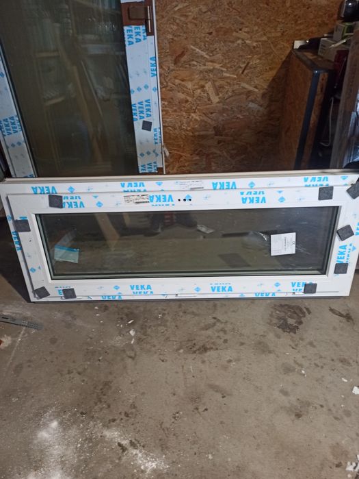 Okno nowe do garażu / kotłowni złoty dąb/białe