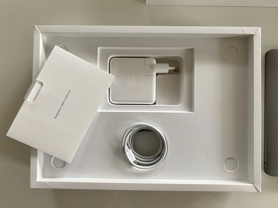 Apple MacBook Pro 13” 2020 | i5 | 8GB RAM | 512GB SSD | B. ZADBANY