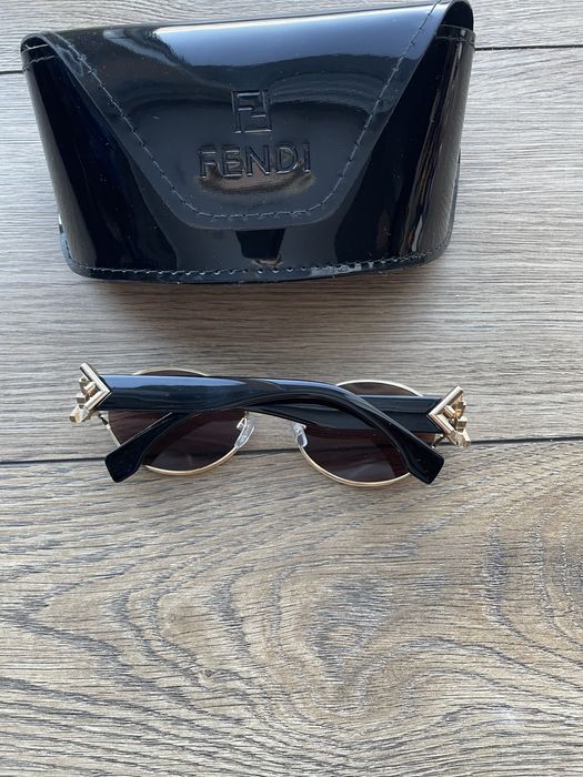 Okulary przeciwsloneczne fendi z etui