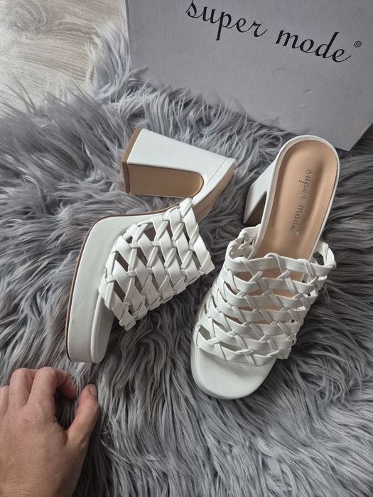 Buty klapki na obcasie 39