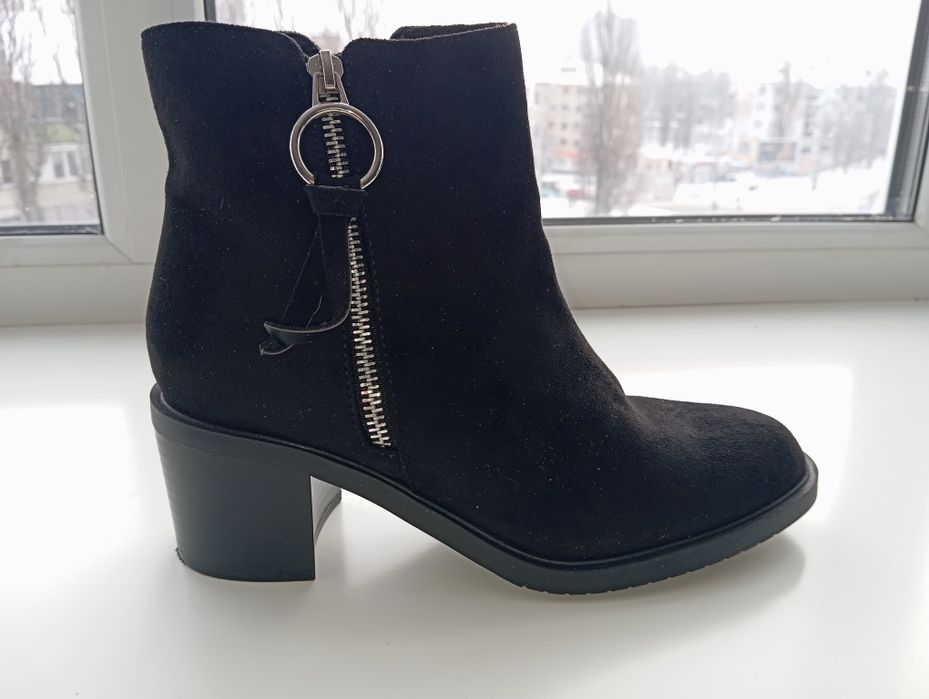 Продам замшеві сапожки, весна - осінь