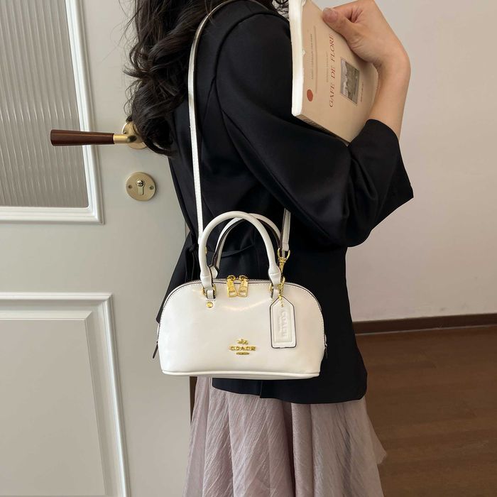 Жіноча сумка COACH Mini Rowan Crossbody In Signature / Сумка Коач крос боді з ремінцем біла/ жіноча лакована сумочка Коуч