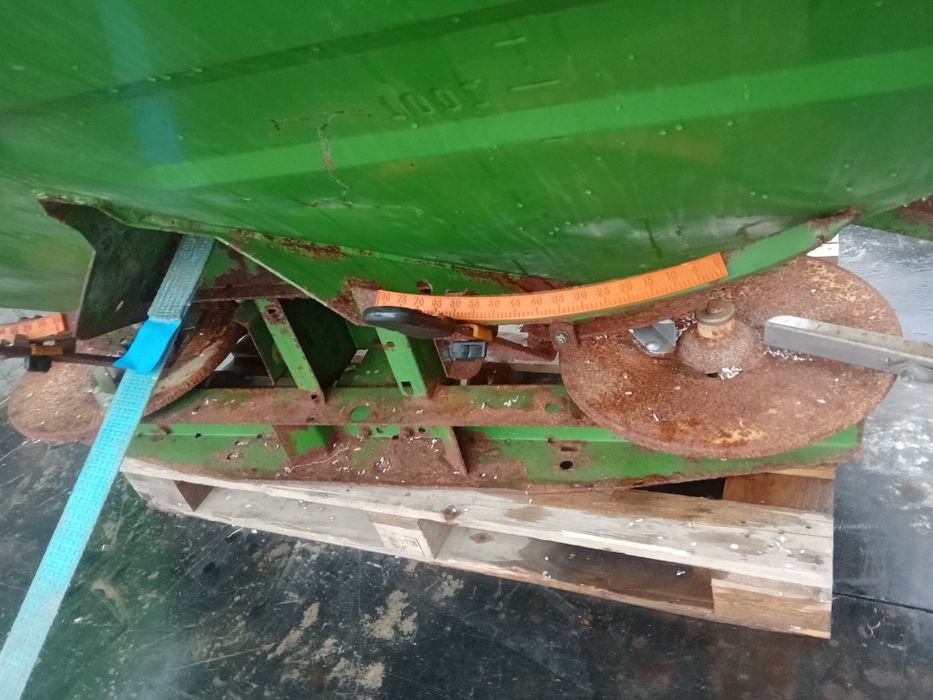 Rozsiewacz nawozów AMAZONE ZA-U 1001 pojemnosc 1200kg