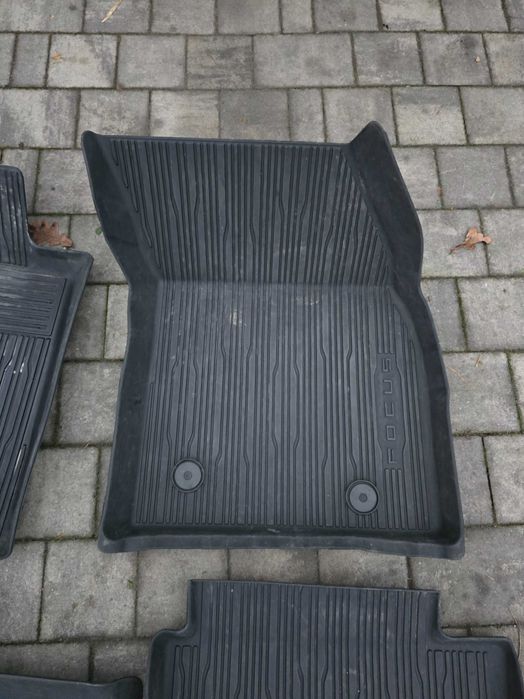 Oryginalne gumowe dywaniki Ford Focus mk4