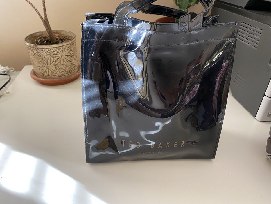 Lakierkowa torebka Ted Baker