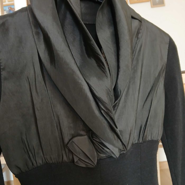 Wizytowa czarna ciekawa sukienka