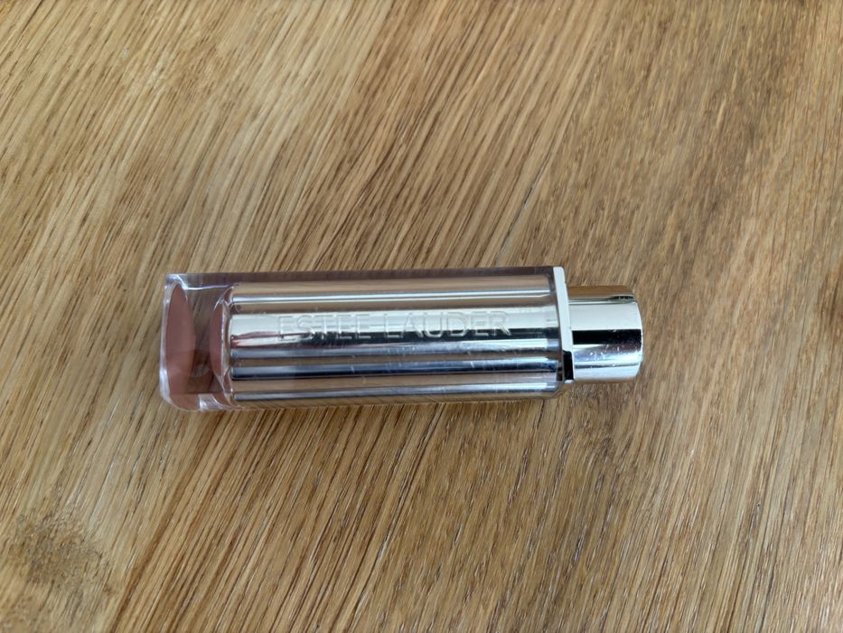 Pomadka Este Lauder Nude