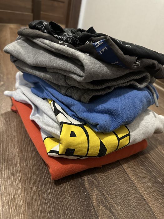 Оляг для хлопця , дві футболки, три худі на ріст 158, штани спортивн