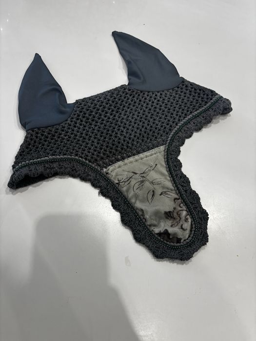 Uroczy nausznik dla konia w rozmiarze full z motywem kwiatowym