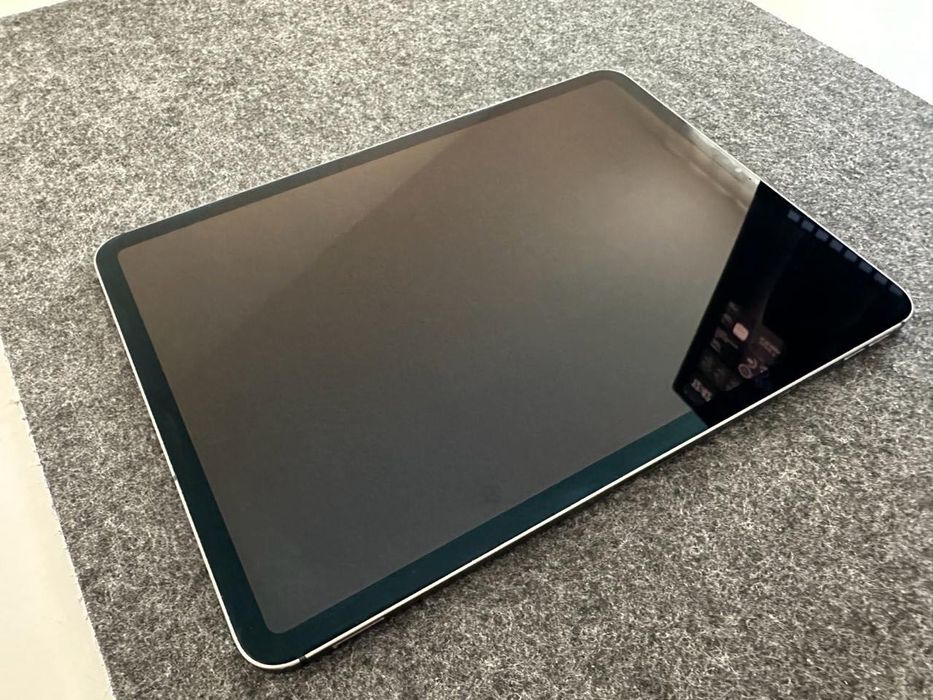 iPad Pro 11 inch 1TB + Magic Keyboard (Eng)