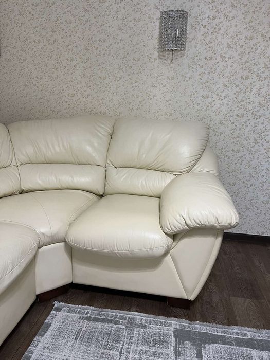Уголок (кожа) мягкий