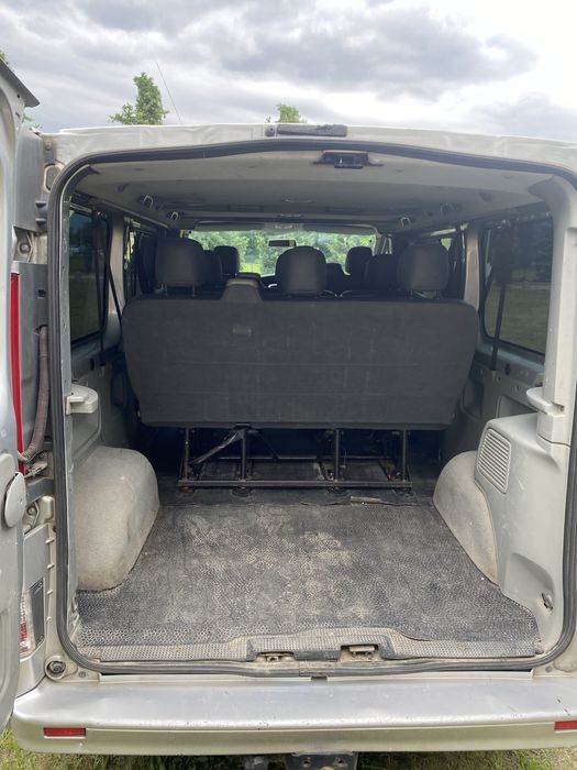 Trafic 2011 9 osobowy 2.5 dci