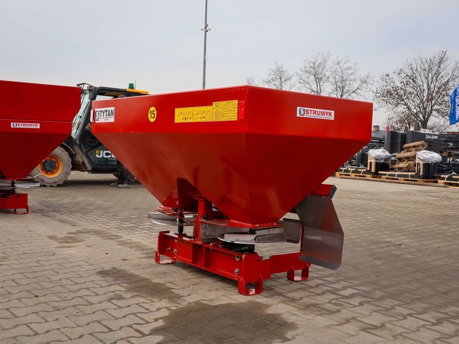 Rozsiewacz nawozu dwutalerzowy 400‎ -‎ 1600 litrów TYTAN