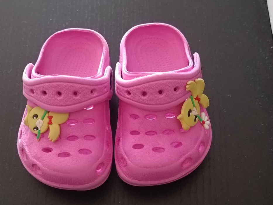 Sapatos de bebê de várias marcas