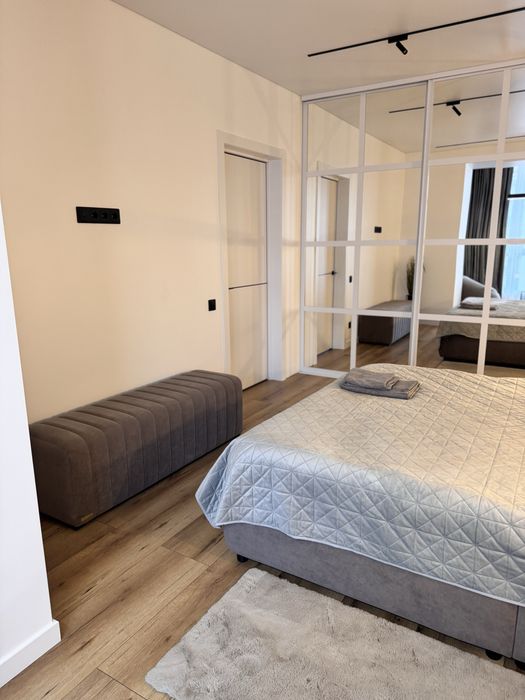 Вільно з січня. Липки, біля озера та парку