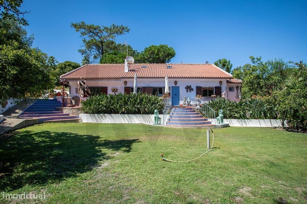 Excelente Moradia Isolada com 2 Casas de Hospedes